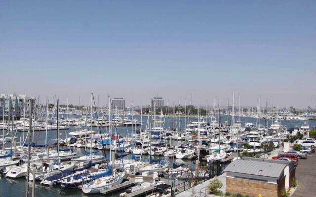 Waterfront Suites At Marina Del Rey