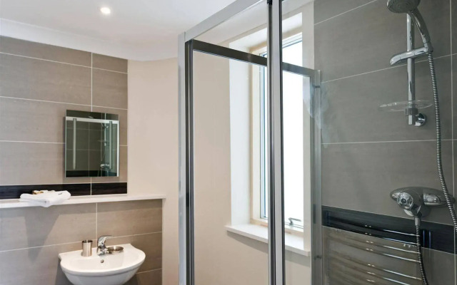 Your Space Apartments - Byron House Studio