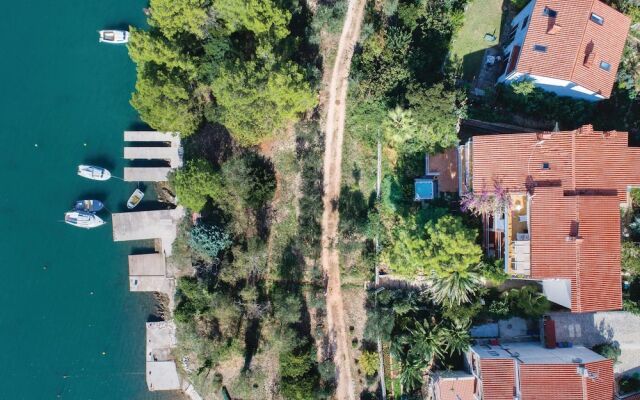 Stunning Home in Pula With Wifi, 2 Bedrooms and Jacuzzi