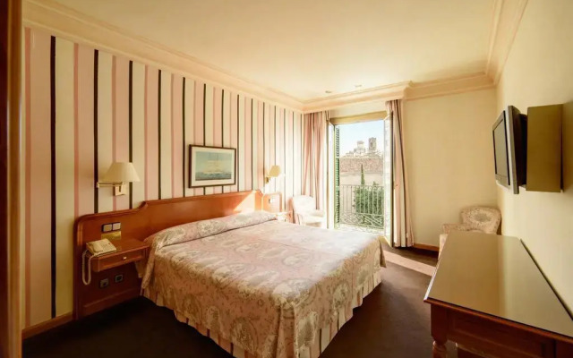 Lamaro Hotel