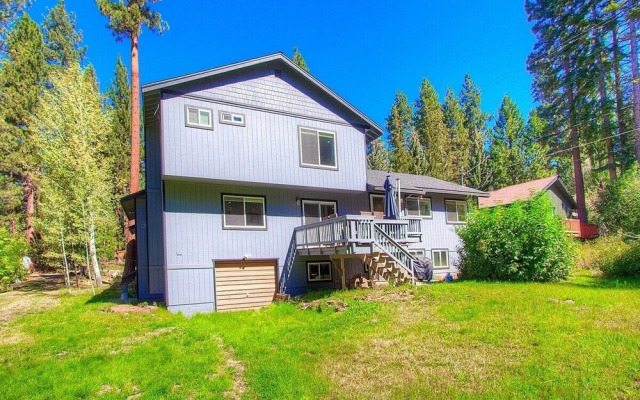 Creek Side Summit 4 Bedroom Home by RedAwning