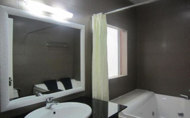 Queen Central Apartment Hotel