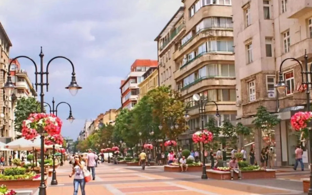 Top Center Apartment 2