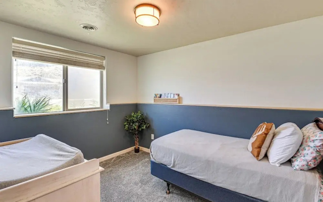 Walk to Downtown: Family-friendly Cody Home!
