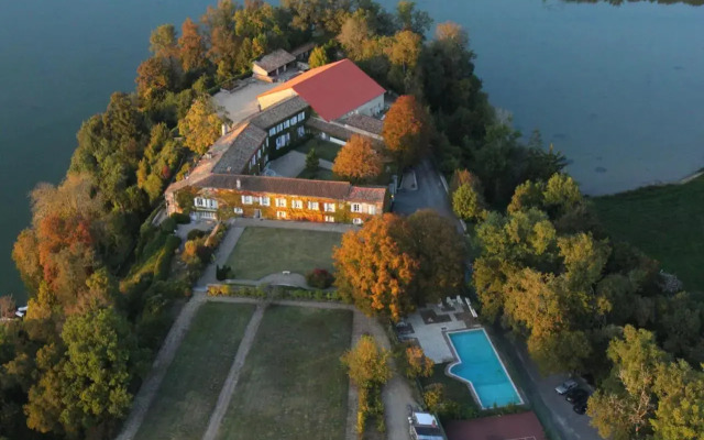 Logis Hôtels Domaine du Châtelard