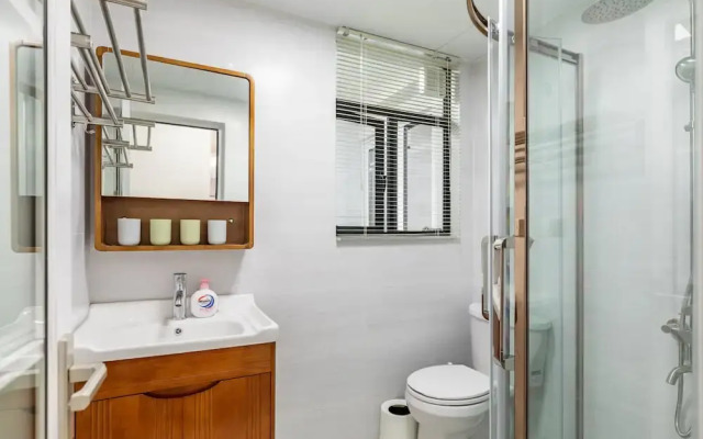 Locals Boutique Apartment Huafa Plaza 24