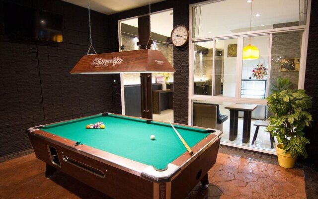 D Box Hostel