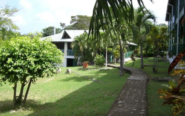 South West Bay Cabañas