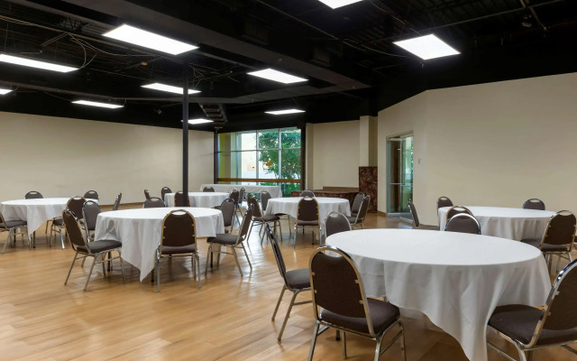 Quality Inn & Suites - Greensboro-High Point