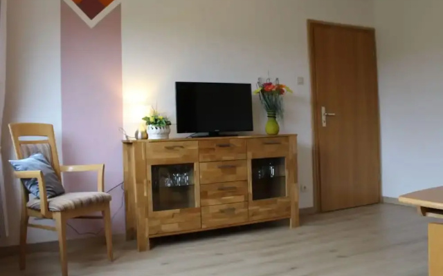 Comfortable Home With Large Sunny Garden In Beautiful Surroundings