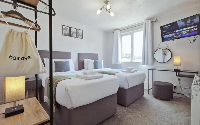 Central Three Bedroom House with Garden