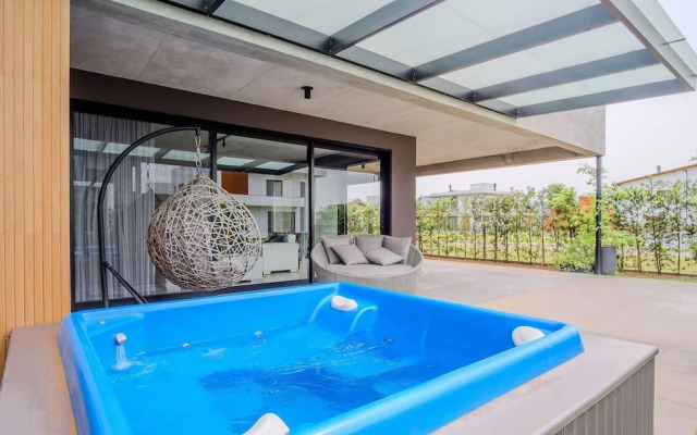 Modern House With Pool Next to Surfland Roi00