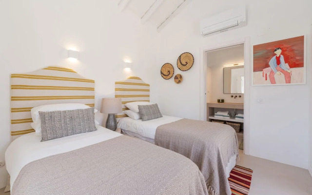 Wooden Villa By Cadenzalux