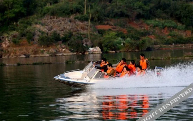 Qingjiang Tianlongwan Holiday Hotel
