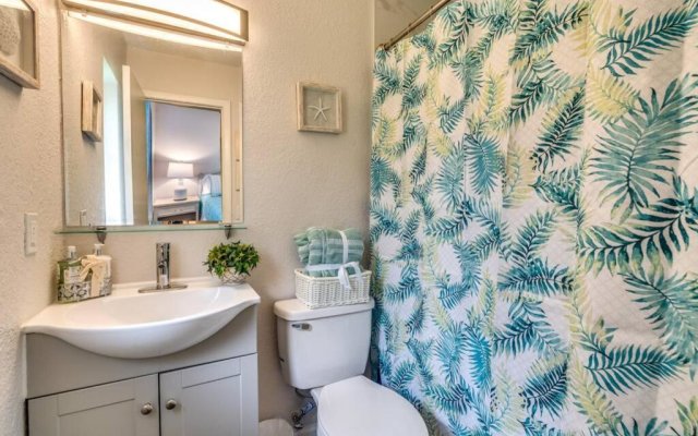 Cortez Gardens Cottage 15, Renovated and close to Beach, 3-Bed, 2-Bath 10 People
