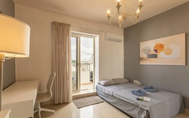 Modern and Comfortable Apart Savoy Garden
