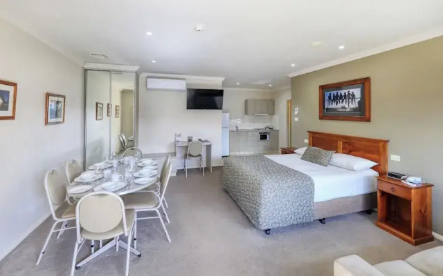 Saltbush Motor Inn