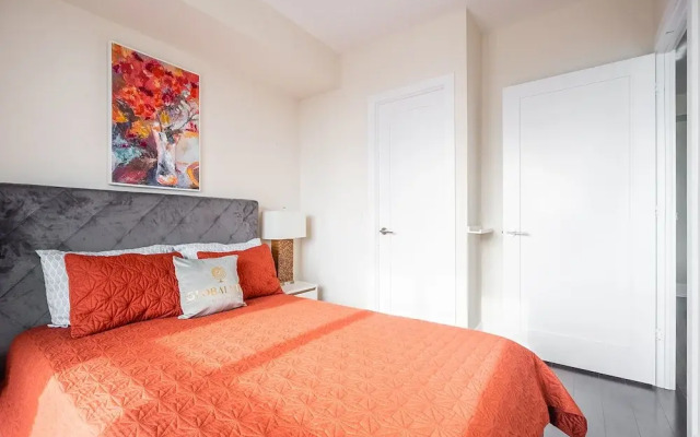 Simply Comfort. Modern Downtown Apartment