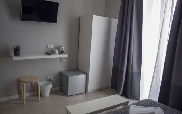 Re Carlo Rooms