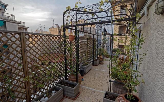 Athens noir: 1920s vibe on the East Mediterranean