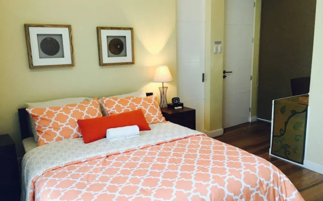 Elegant 2BR Apartment in Upscale Fort BGC Fast Wifi