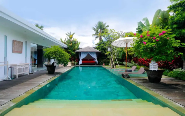 Elegant Private Villa, 3 BR, Seminyak With Staff