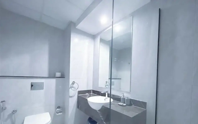 Spacious Studio With Balcony in AL Majan