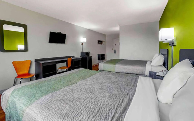 Travelodge by Wyndham Vernon CT