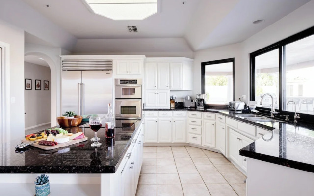 Luxury Mountain Estate-pool-spa-bbq+bar-fire pit