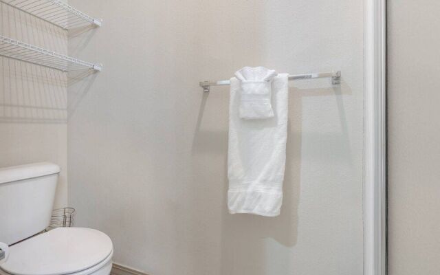 The Gathering Place - Minutes to 61-acre Theme Park