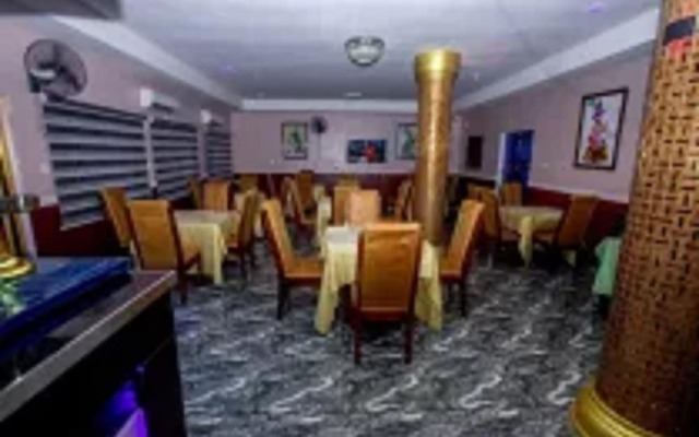 Doreen Grand Hotel & Suites