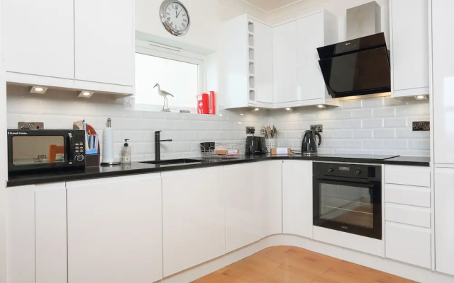 1 Lyndhurst