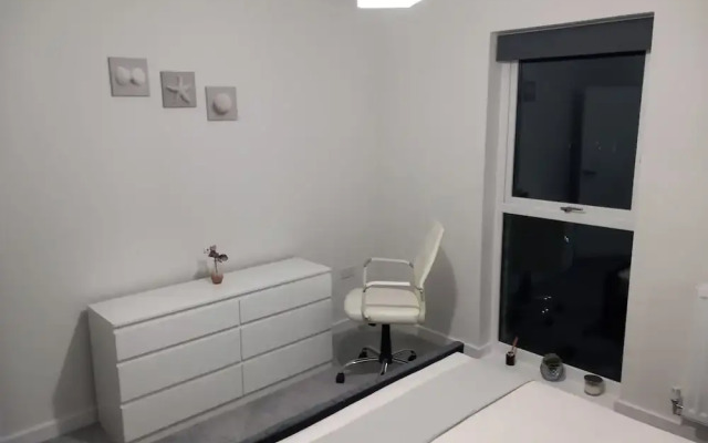 Tranquil Loughton Apartment Retreat