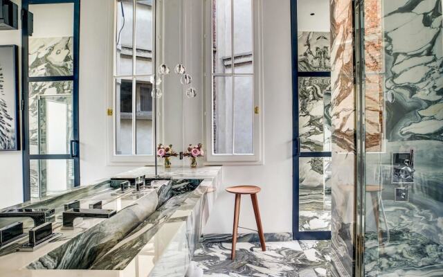 Top Luxurious Penthouse Front of Eiffel Tower and River