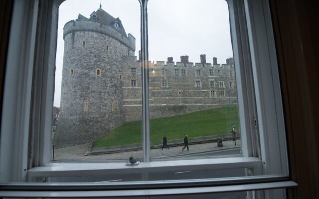 Central Apartment Facing Windsor Castle