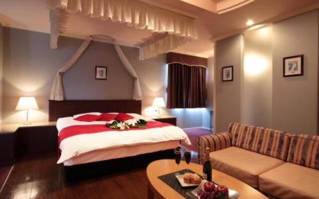 Pacela (Love Hotel)