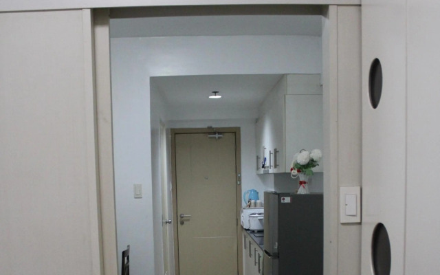 Staycation Sea Residences MOA Jermel