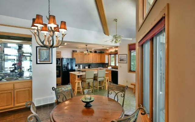 Cheif Lake Lodge 4 Bedroom Home by RedAwning