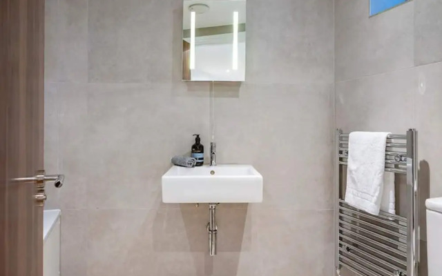 The Urban Minimalist- Notting Hill 2 Bed