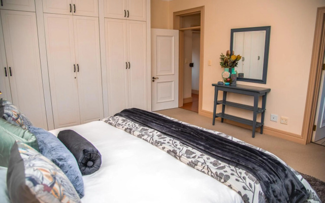 Pezula Magic Retreat - 4 Bedroom Lagoon View Home