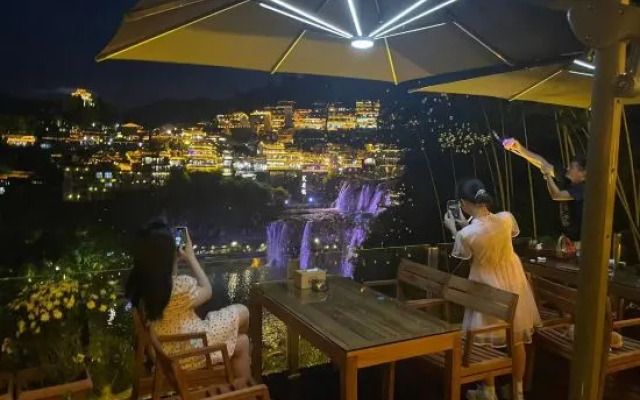 Tusi Xuanfu (Furong Town Waterfall Store)