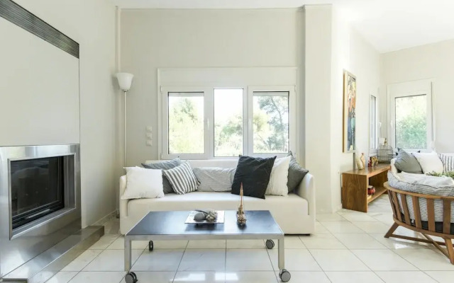 Villa Azzuro by JJ Hospitality