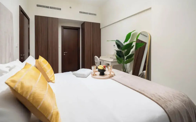 KeyRock - Chic 2BR Escape with Pool