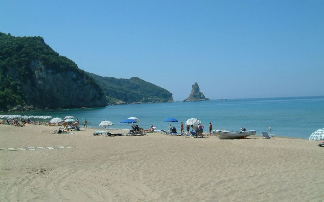 Holiday Studio Apartments Yannis on Agios Gordios Beach in Corfu