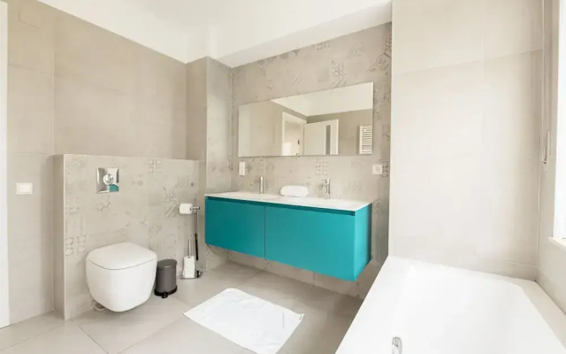 City's Best View, Spacious 2BR Apartment W Balcony