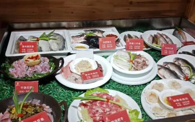 Huahong Hotel (Jiuhuashan Qingyang RT-Mart)