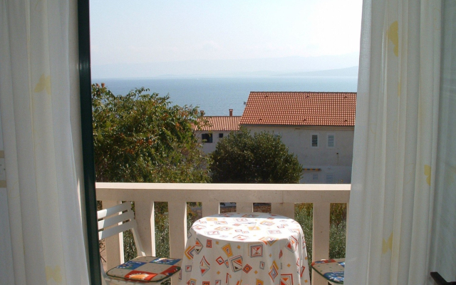 Apartment Sim - 130 m from sea: A1 Zuti Bol, Island Brac