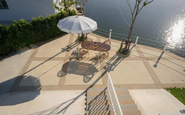Saksiam Lakeside Resort