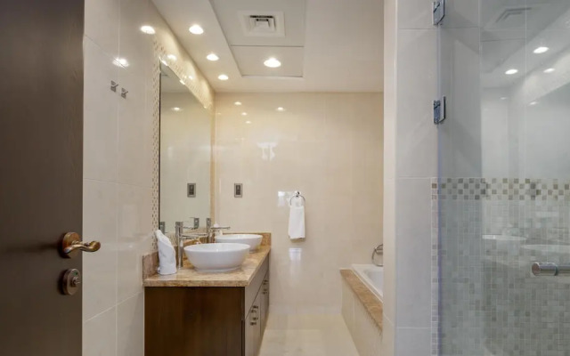 Massive 2 Bedroom with Palm View Balqis