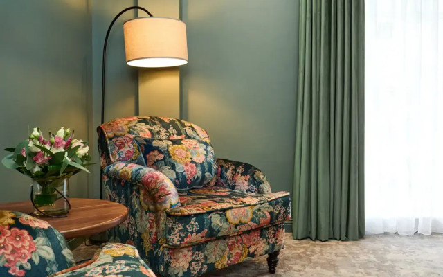 The House Hotel
